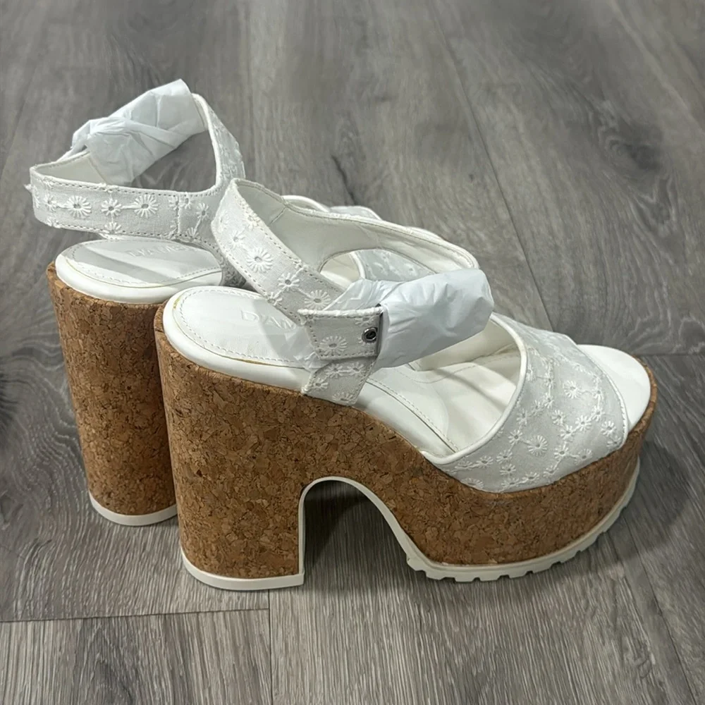 Lulus amelio footwear